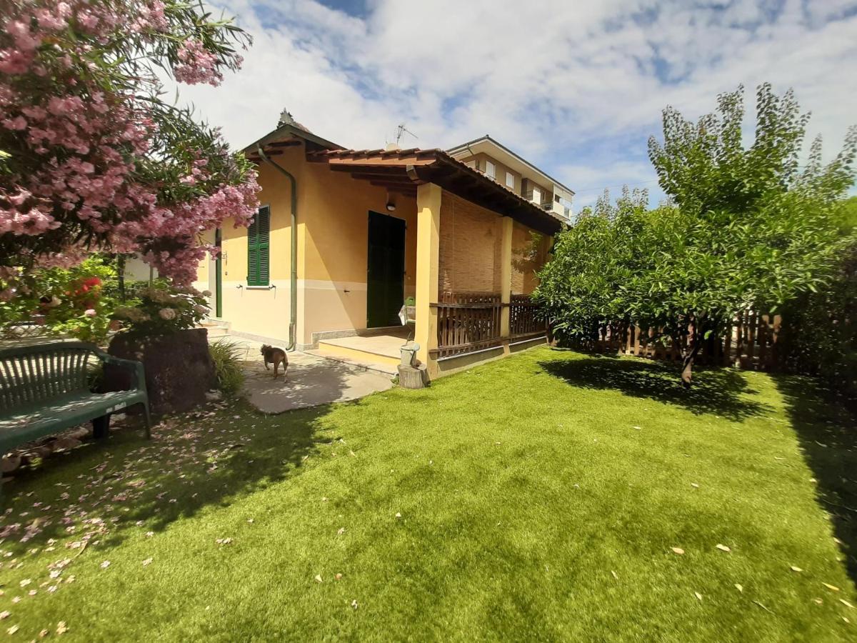 Villa la Casetta con giardino a 30 m dal mare San Bartolomeo Al Mare Esterno foto